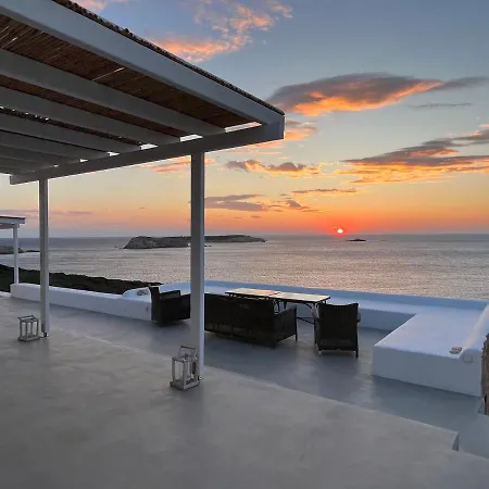 A Bedroom By The Sea Lipsi