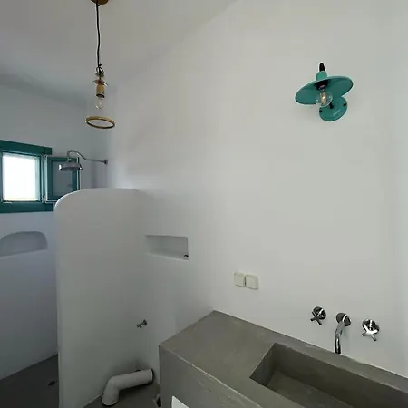 A Bedroom By The Sea * Lipsi